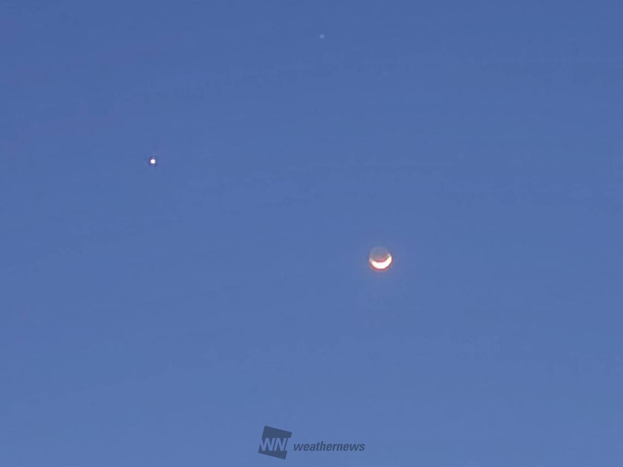 三日月と木星のランデブー 注目の空の写真 ウェザーニュース