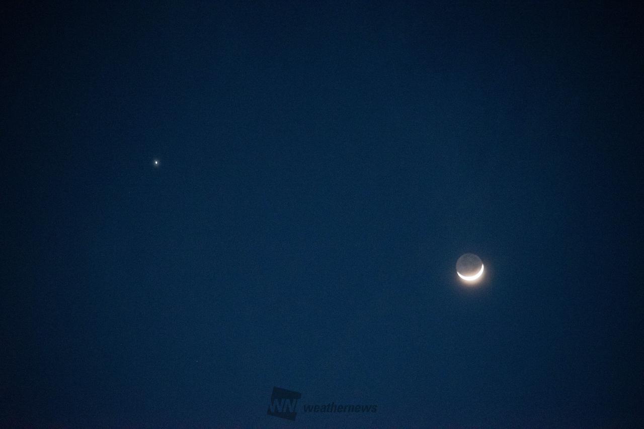 三日月と木星のランデブー 注目の空の写真 ウェザーニュース