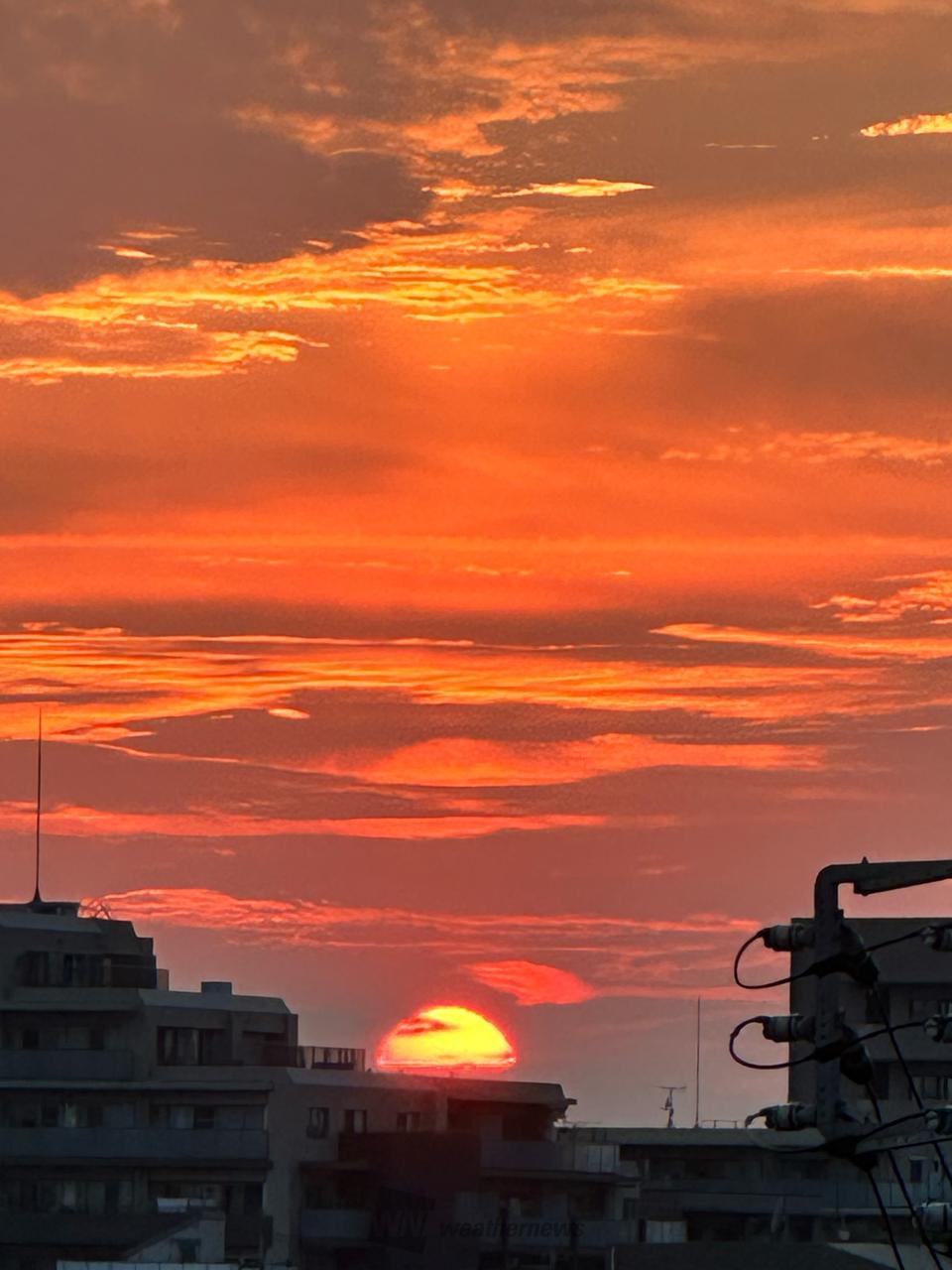 夕陽様確認用 真っ赤な夕焼け空に沈む夕陽☀️ 少し光が | 東京都大田区 | Nsora