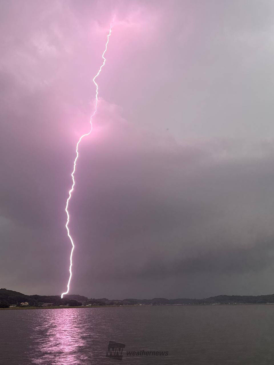 雷雨ページ 昨夜は広範囲で激しい雷雨に 注目の空の写真 ウェザーニュース