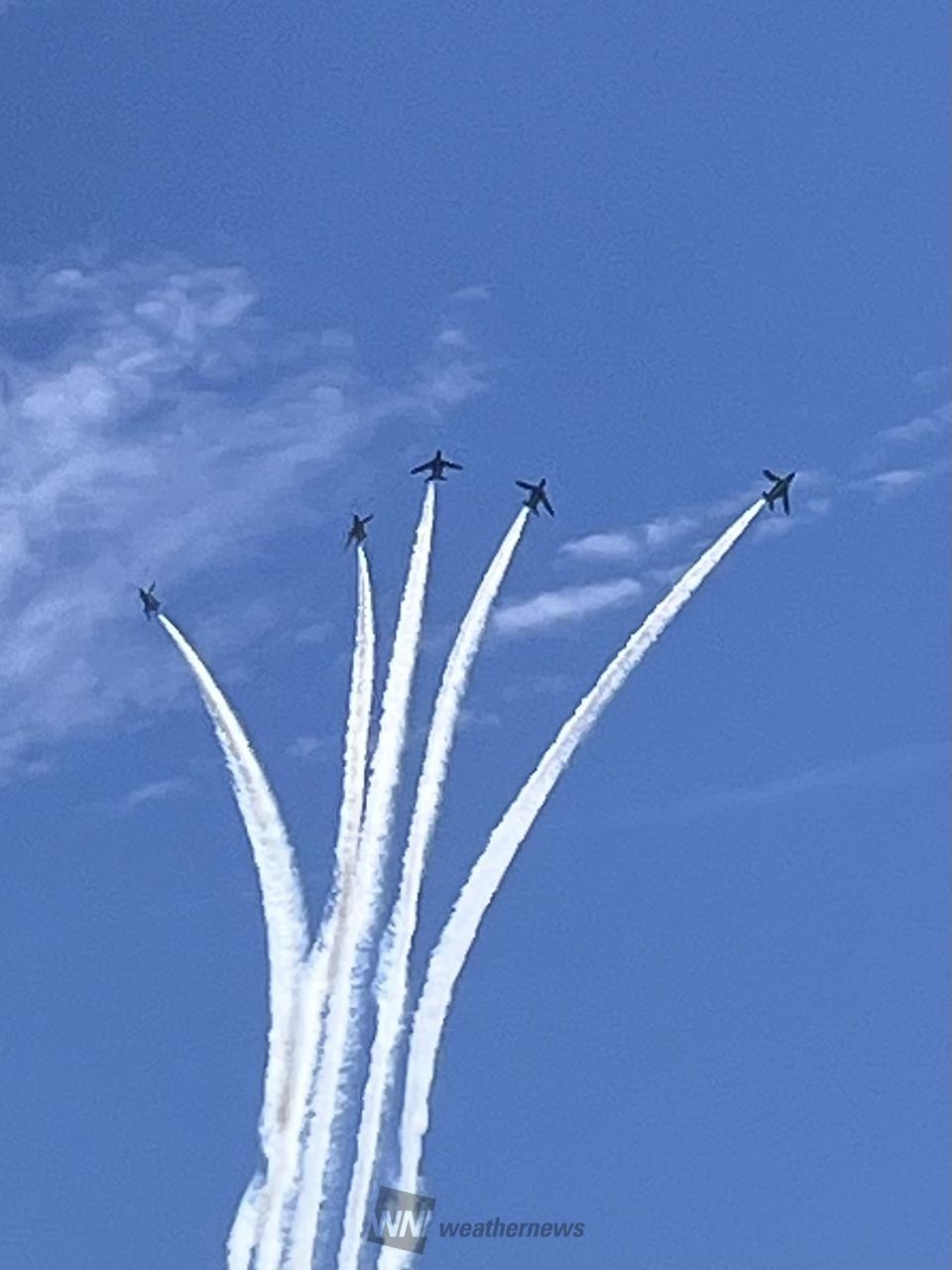 日本三景でブルーインパルス！ 注目の空の写真 ウェザーニュース