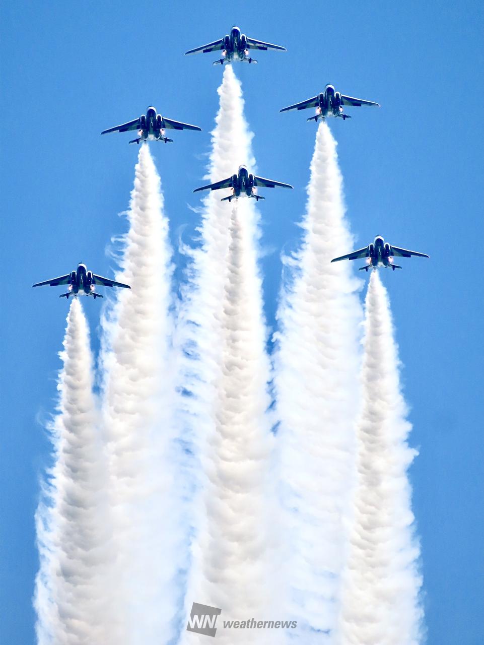 日本三景でブルーインパルス！ 注目の空の写真 ウェザーニュース