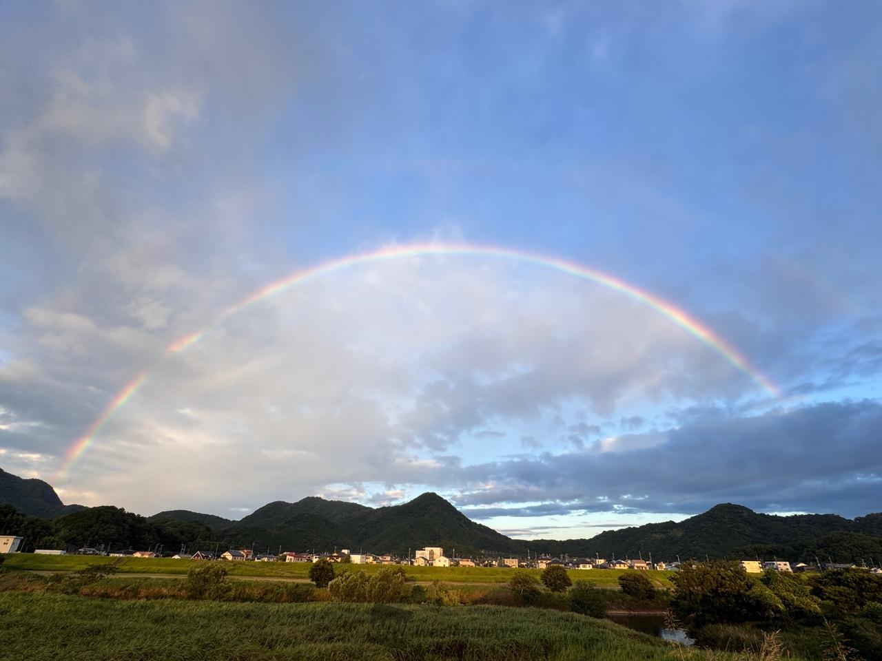 朝虹が出現🌈 ダブルレインボーも 注目の空の写真 ウェザーニュース