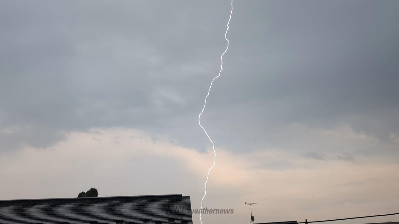 雷雨ページ maxresdefault.jpg?sqp=-