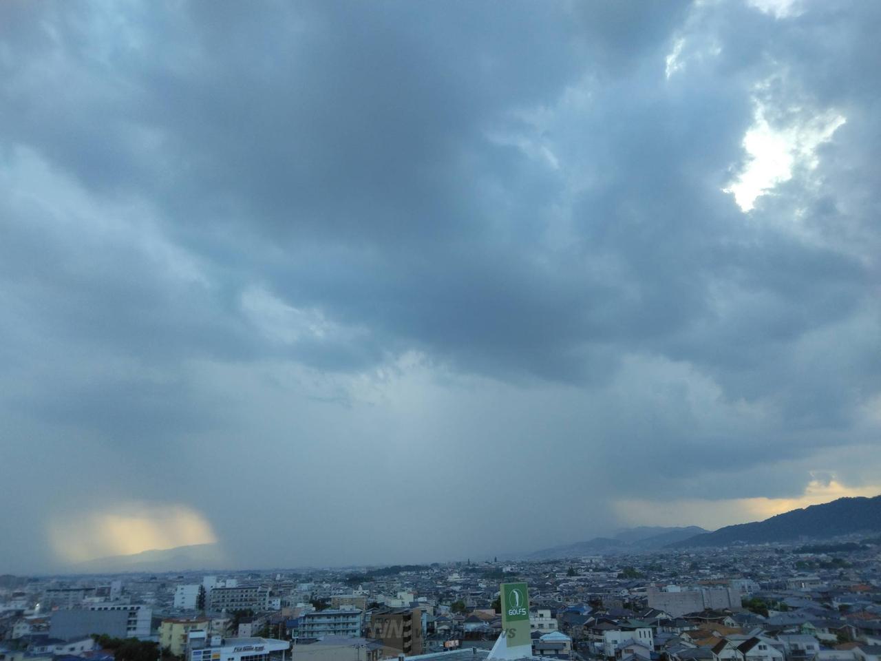 近畿で雨柱 注目の空の写真 ウェザーニュース