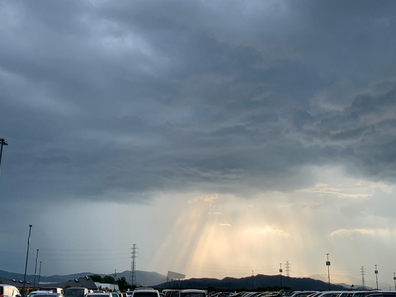 巨大な雨柱が出現 注目の空の写真 ウェザーニュース