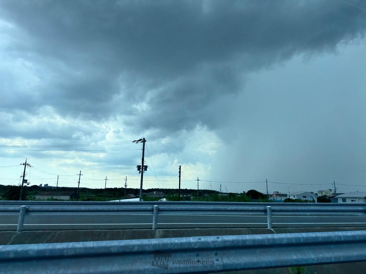 急にザーッと降る雨☔️ 注目の空の写真 ウェザーニュース
