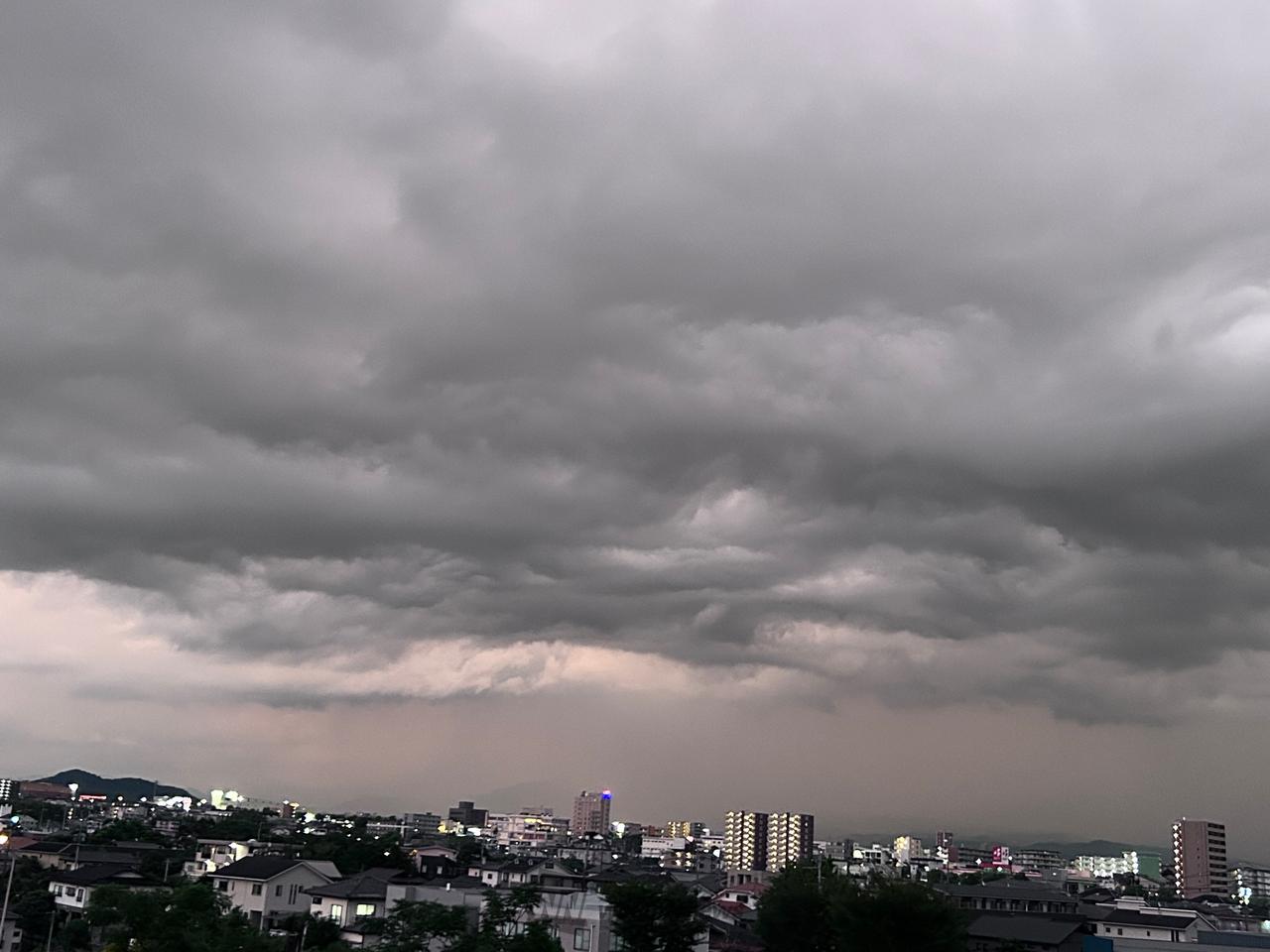 怪しい雲 雨柱も 注目の空の写真 ウェザーニュース
