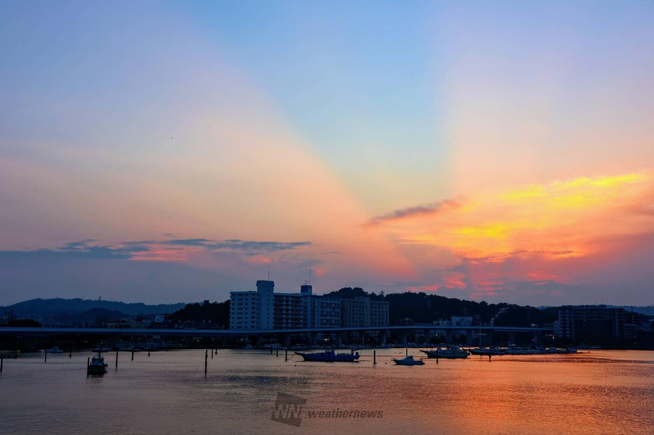 夕空に光芒 注目の空の写真 ウェザーニュース