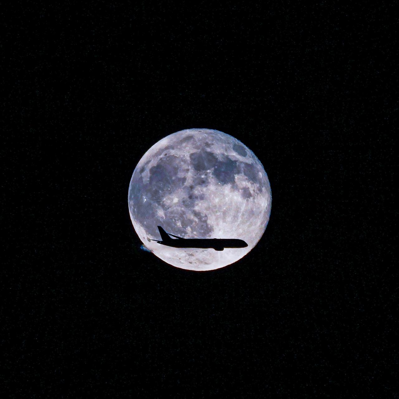 まん丸なお月さま 注目の空の写真 ウェザーニュース