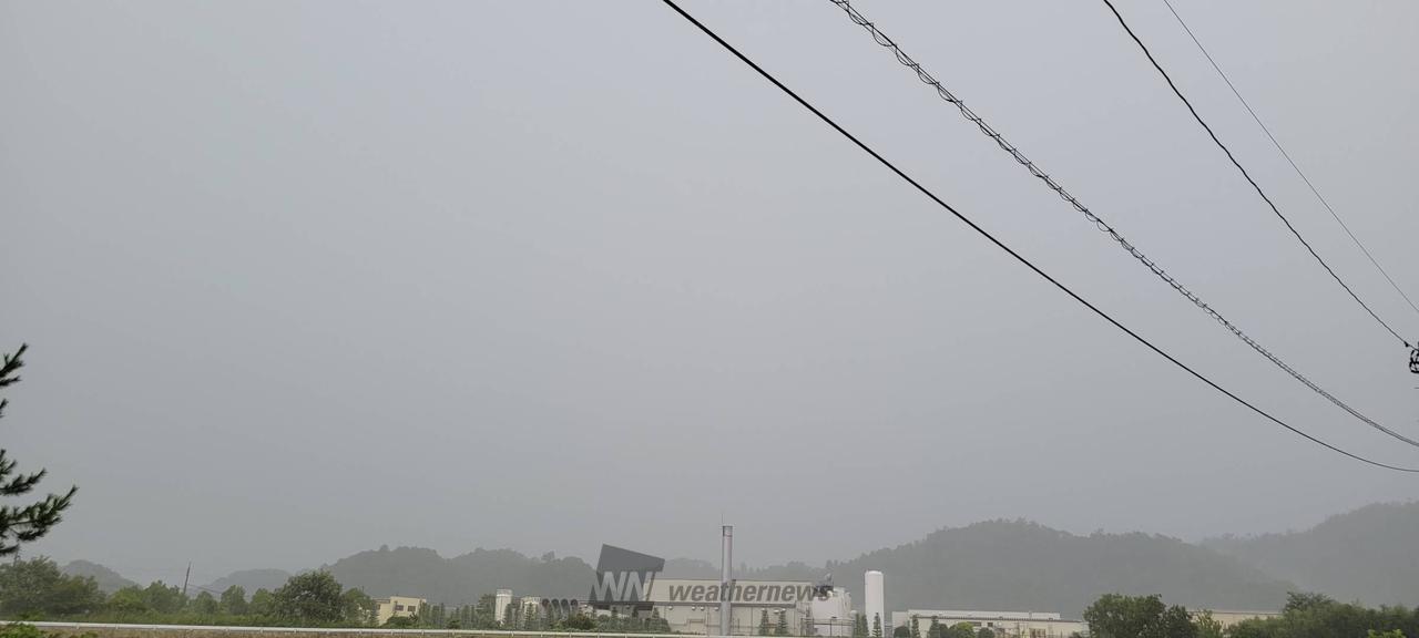 軒下からの空模様～...