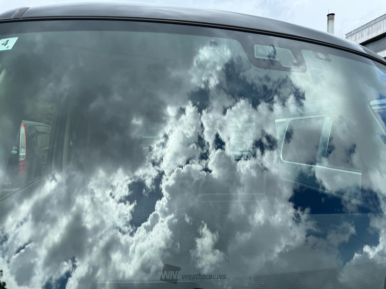 車のフロントガラス...