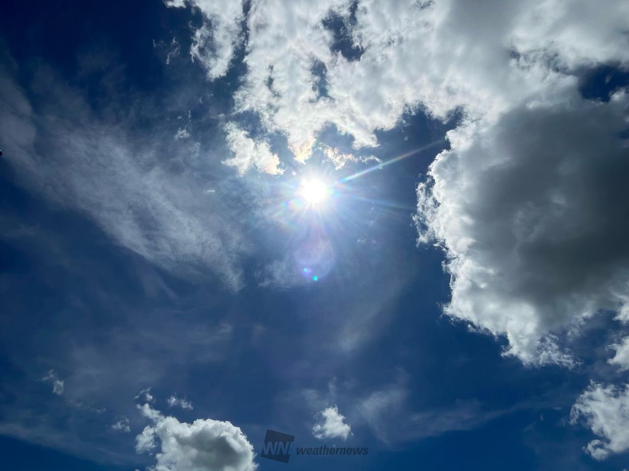 熊本市は濃い青空の...