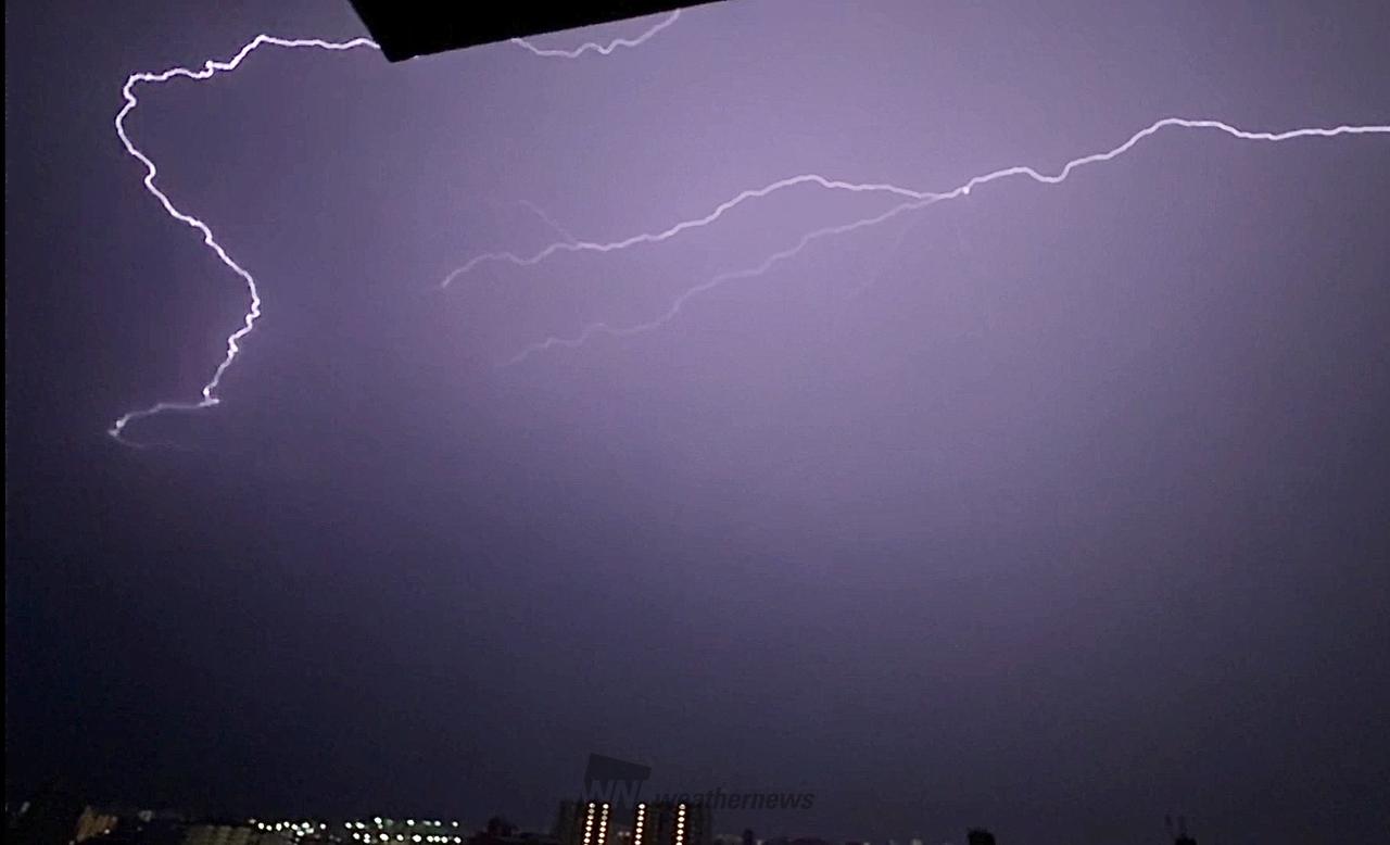 今晩の雷(5) 福岡市から鳥栖方面雷が凄 | 福岡県福岡市博多区