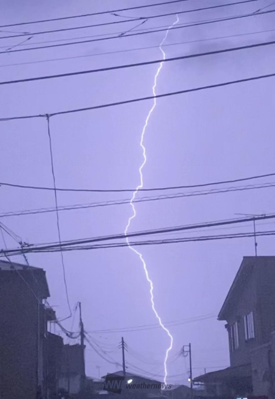 西方向に雷⚡️が落ちる瞬間を撮影しました | 神奈川県小田原市