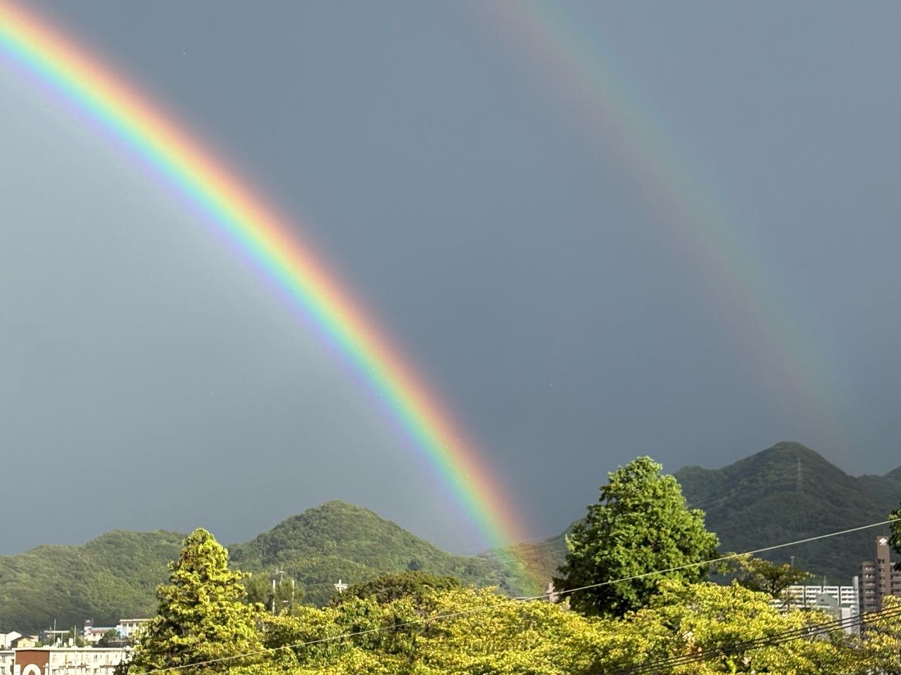 天上の虹 虹が出現🌈 注目の空の写真 ウェザーニュース