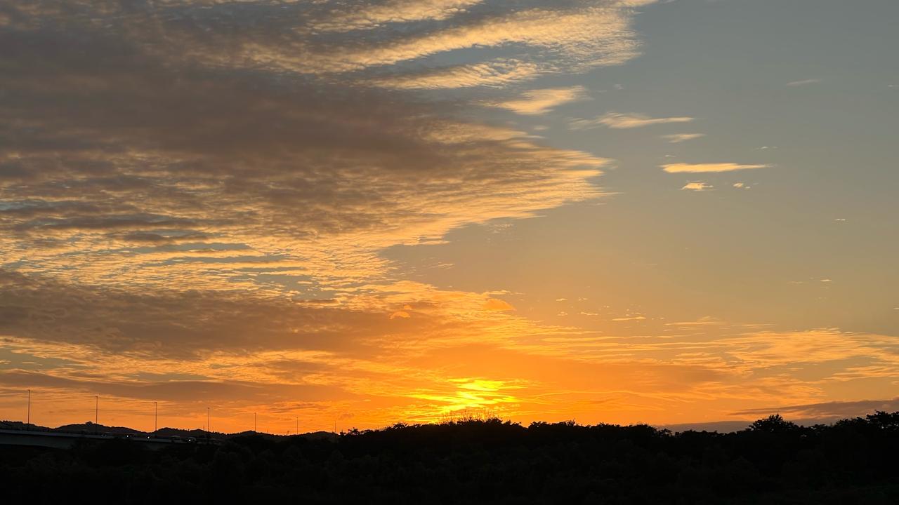 金曜日の夕焼け空 注目の空の写真 ウェザーニュース