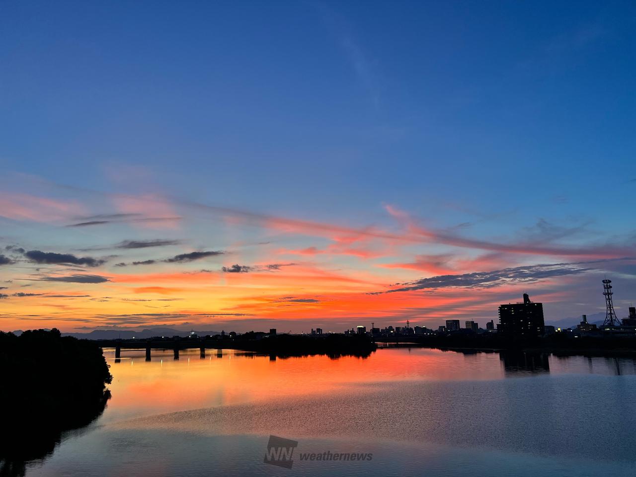 金曜日の夕焼け空 注目の空の写真 ウェザーニュース