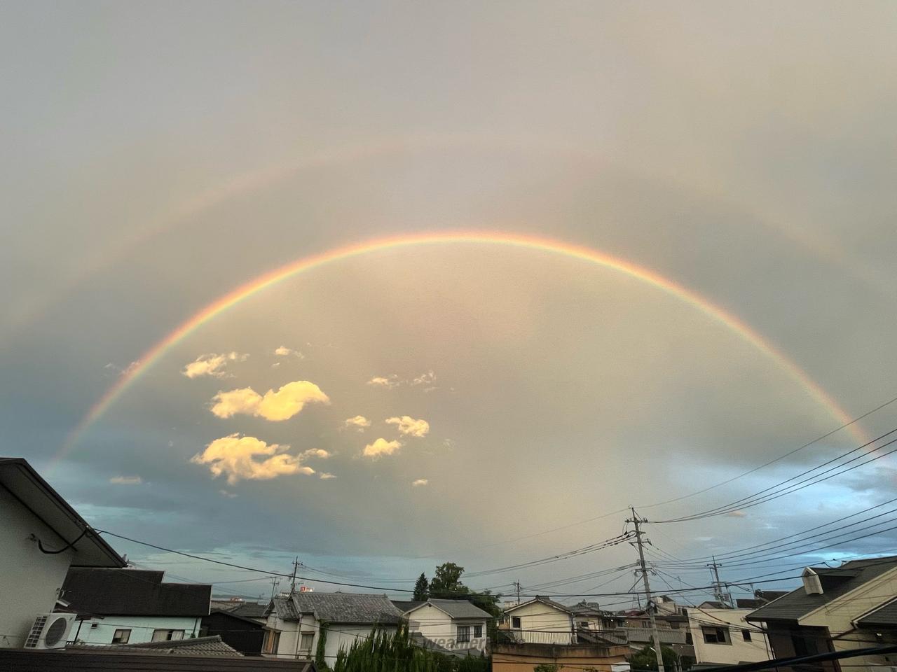 天上の虹 夕空に虹が出現 注目の空の写真 ウェザーニュース