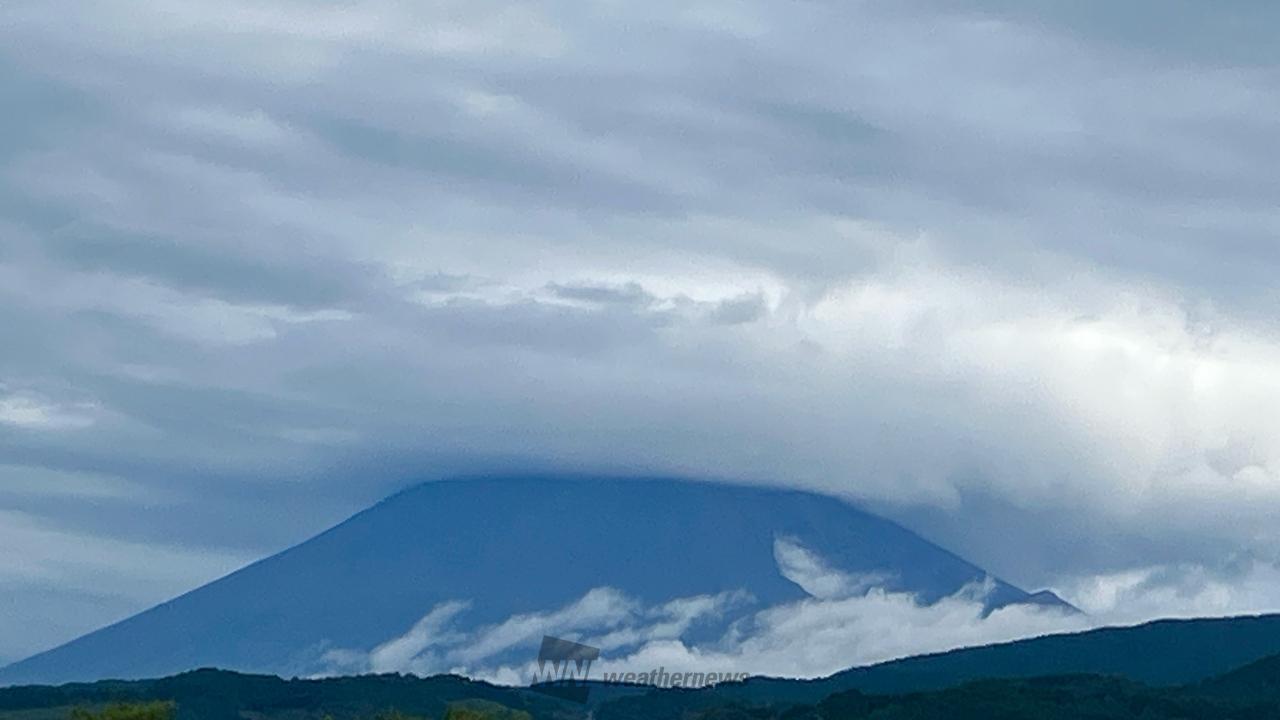 笠雲がかかる富士山 注目の空の写真 ウェザーニュース