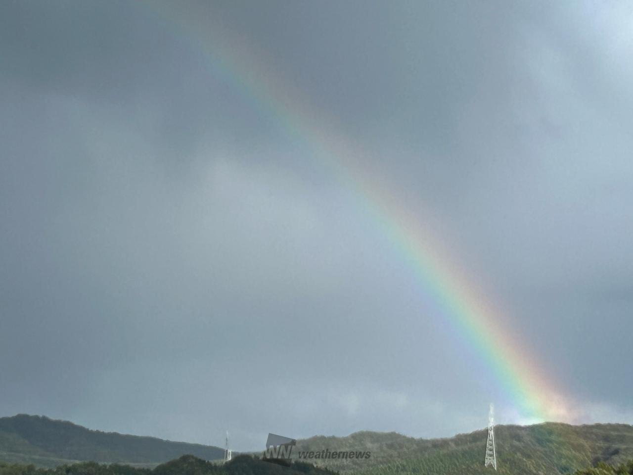 天からは降る虹。
a4水彩アート紙 虹が出現 注目の空の写真 ウェザーニュース