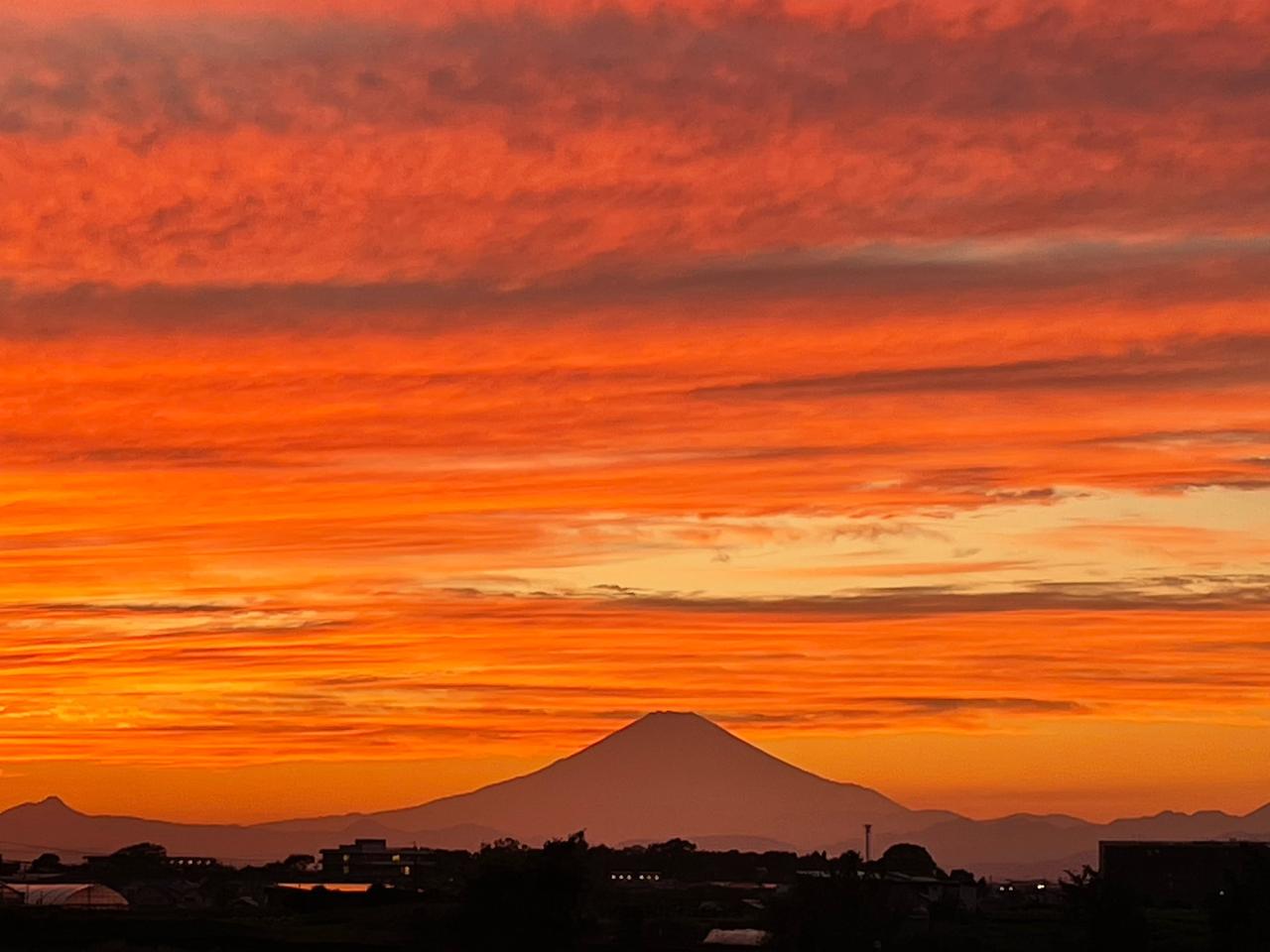 関東でしましまの夕焼け 注目の空の写真 ウェザーニュース