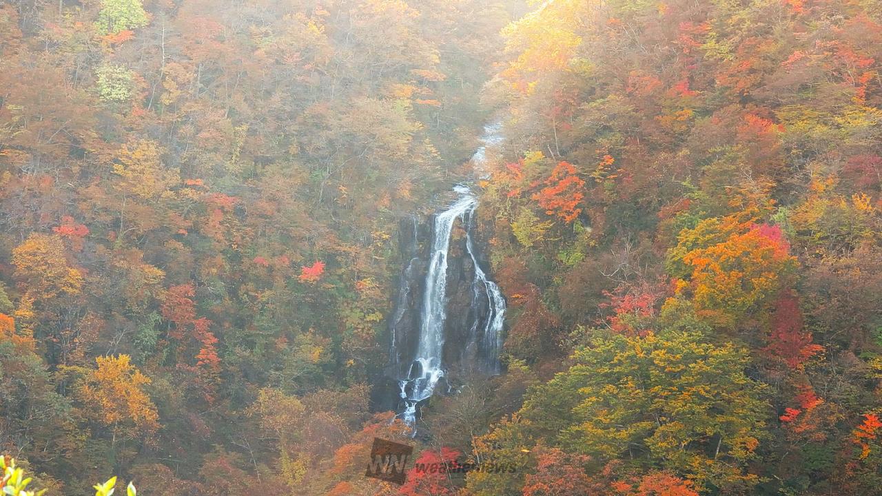 滝見台から見た三階...