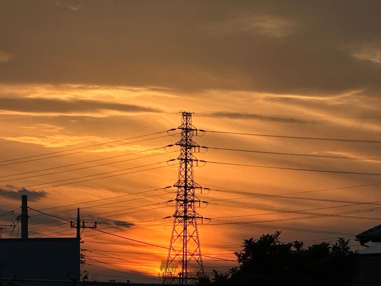 夕日写真 夕焼けが綺麗だった . xpro3 + xf35mmf1.4 . . #xpro3 #夏休み #夏
