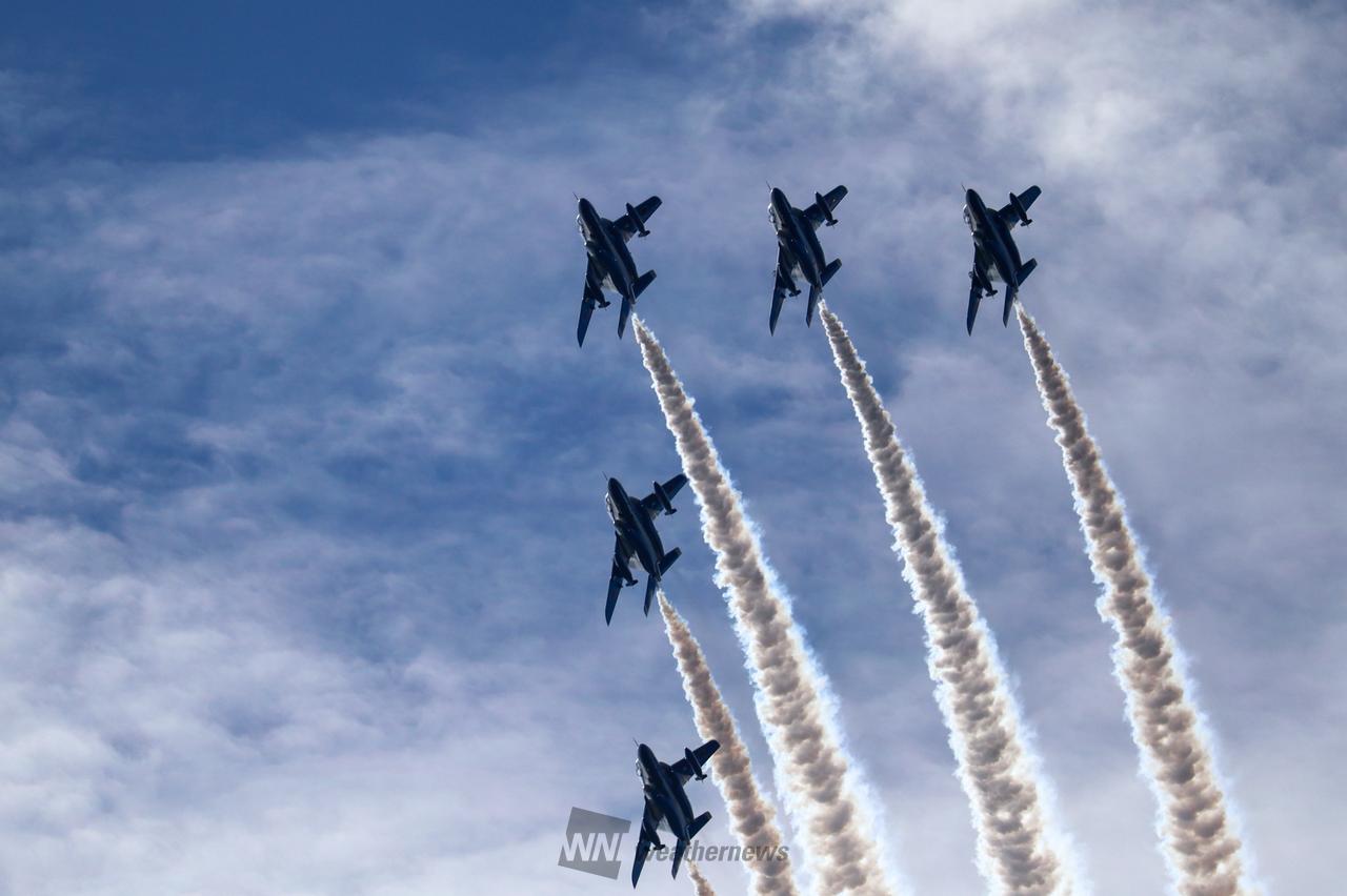 福島の空を舞うブルーインパルス 注目の空の写真 ウェザーニュース