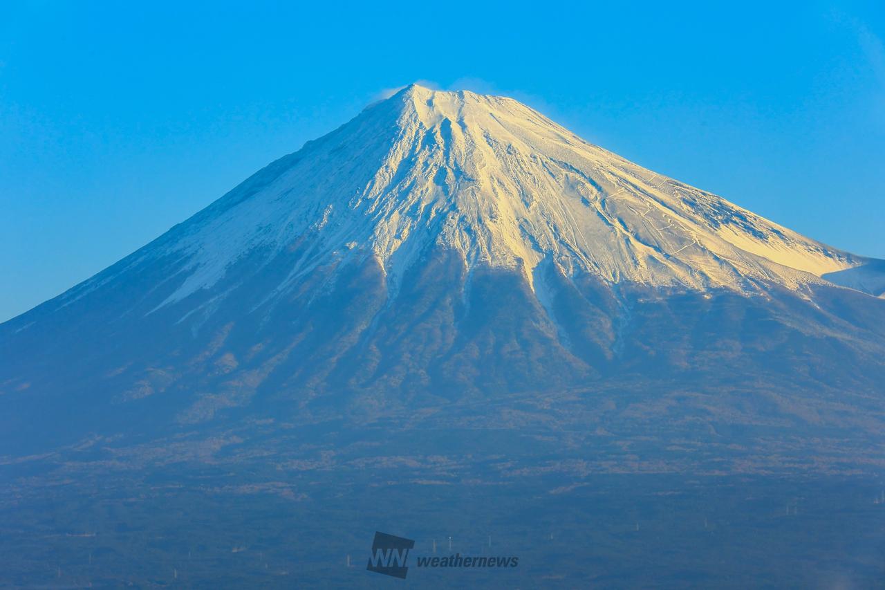 真っ白な富士山 注目の空の写真 ウェザーニュース