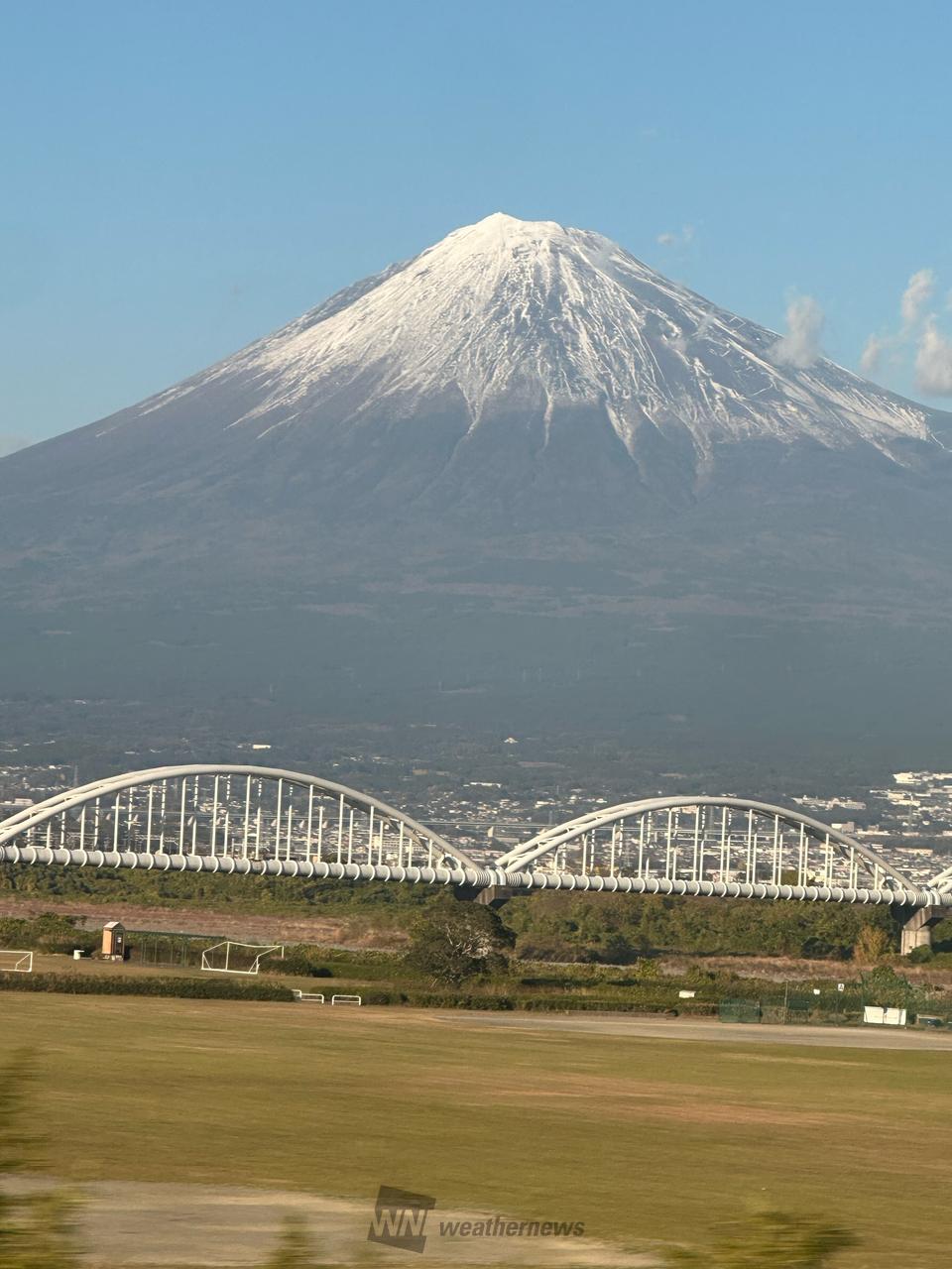 真っ白な富士山 注目の空の写真 ウェザーニュース