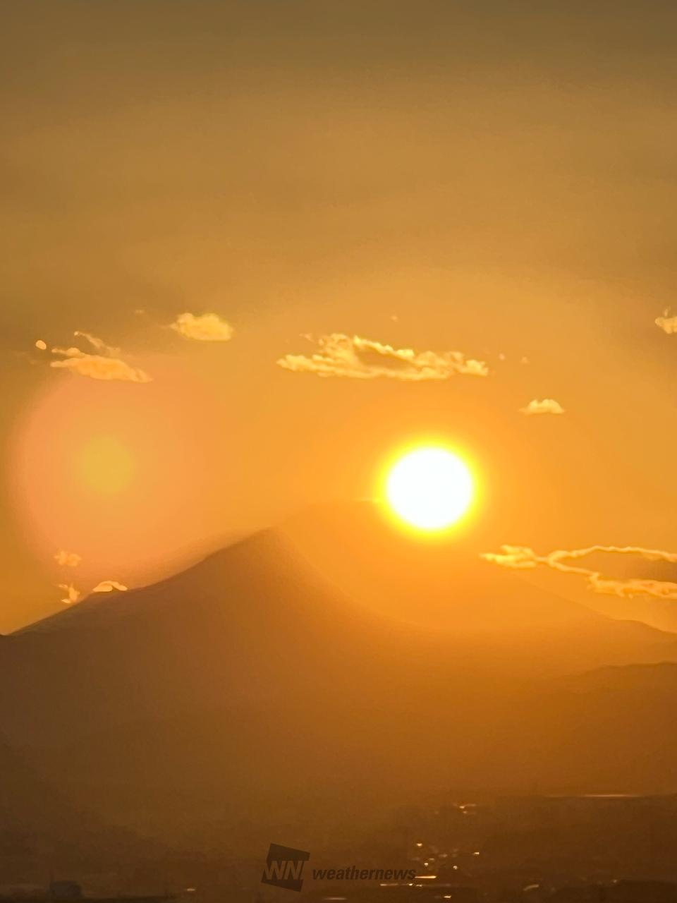 ダイヤモンド富士☀ グリーンフラッシュも目撃 注目の空の写真