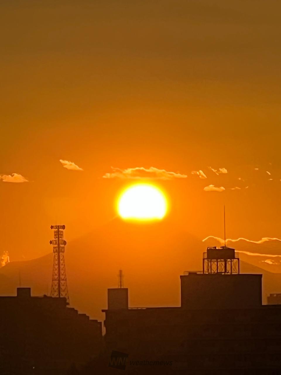 ダイヤモンド富士☀ グリーンフラッシュも目撃 注目の空の写真