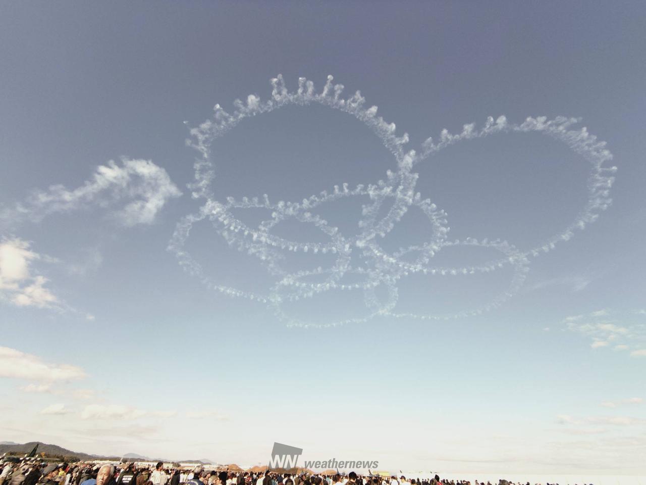福岡の空を舞うブルーインパルス 注目の空の写真 ウェザーニュース