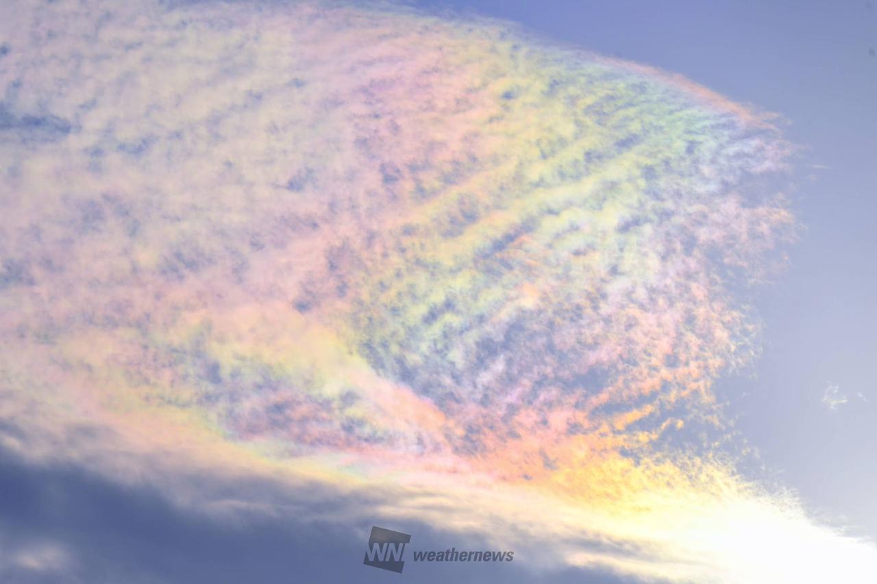 虹色の雲「彩雲」 注目の空の写真 ウェザーニュース