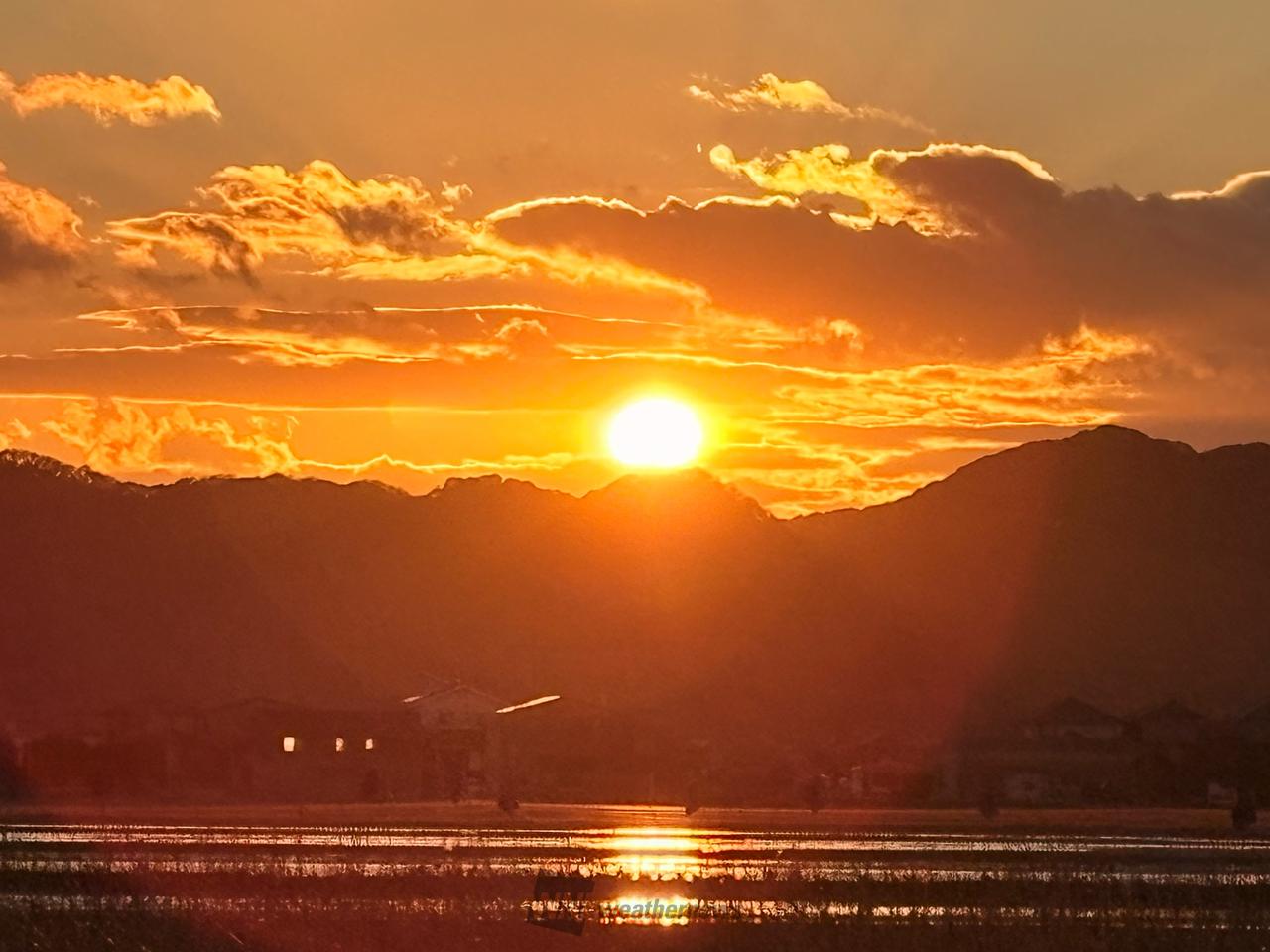 no.0496 冬夕焼のオレンジスモーキー　一点物 冬の夕焼け 注目の空の写真 ウェザーニュース