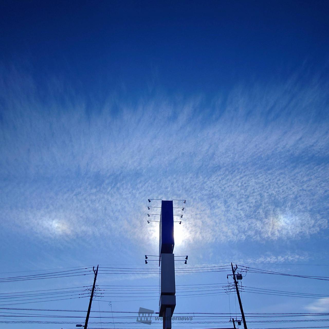 太陽と並んで輝く虹色の光 注目の空の写真 ウェザーニュース