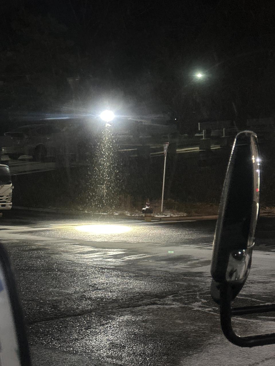 職場の駐車場。1...