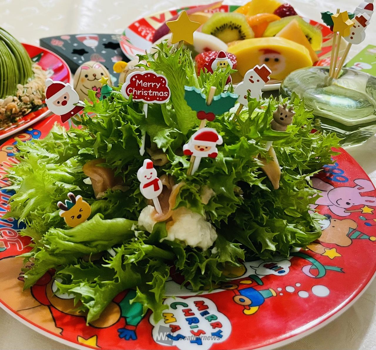 レタスツリーなど クリスマスメニュー🍽️ 注目の空の写真 ウェザー