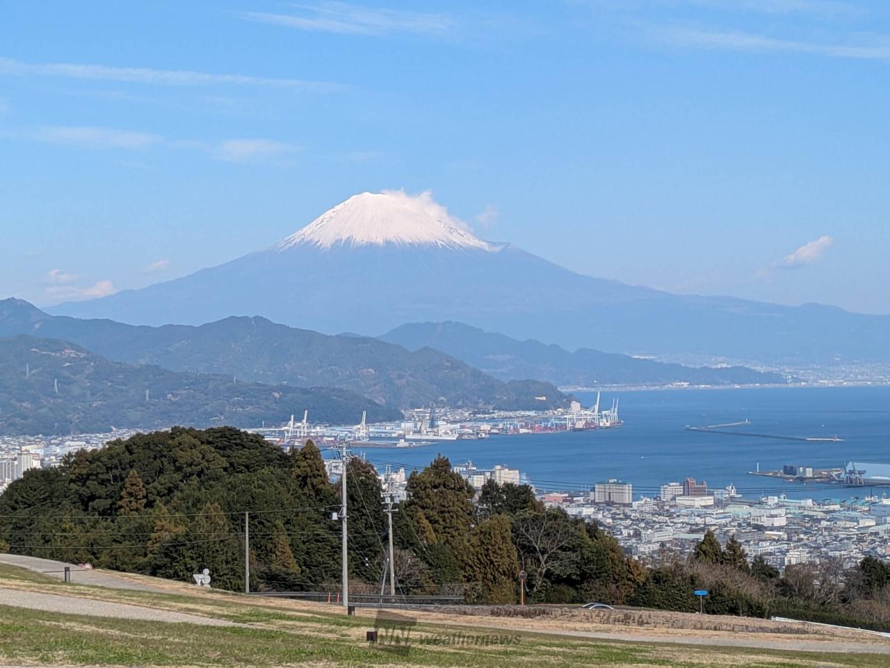 青空に映える富士🗻 注目の空の写真 ウェザーニュース