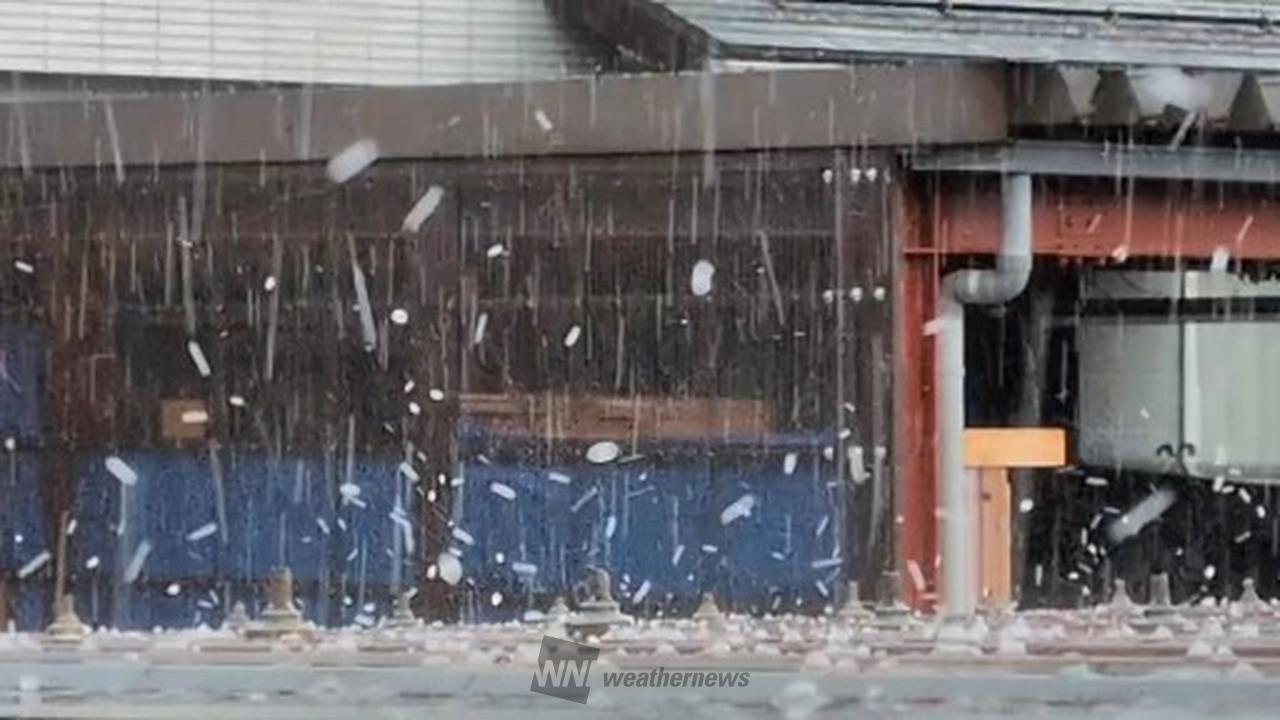 あられを伴う雷雨 注目の空の写真 ウェザーニュース