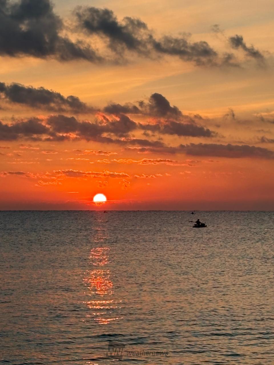 今年最後の日の出🌄 注目の空の写真 ウェザーニュース