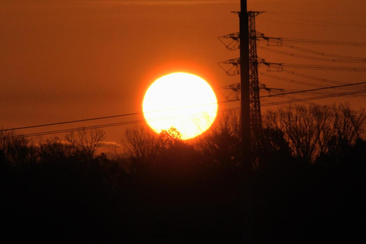 今年最後の日の出🌄 注目の空の写真 ウェザーニュース