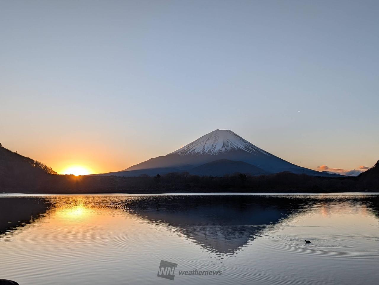精進湖より初日の出