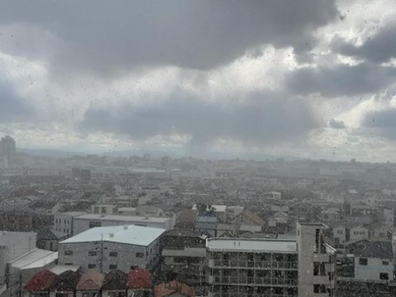 大阪で初雪❄️ 注目の空の写真 ウェザーニュース
