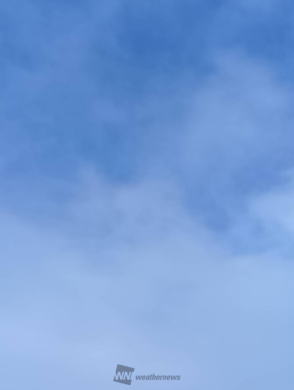 家の上の空は青空の所あり 雲優勢 雪がチ | 北海道空知郡上富良野町 | 北海道空知郡上富良野町の空 | ウェザーニュース
