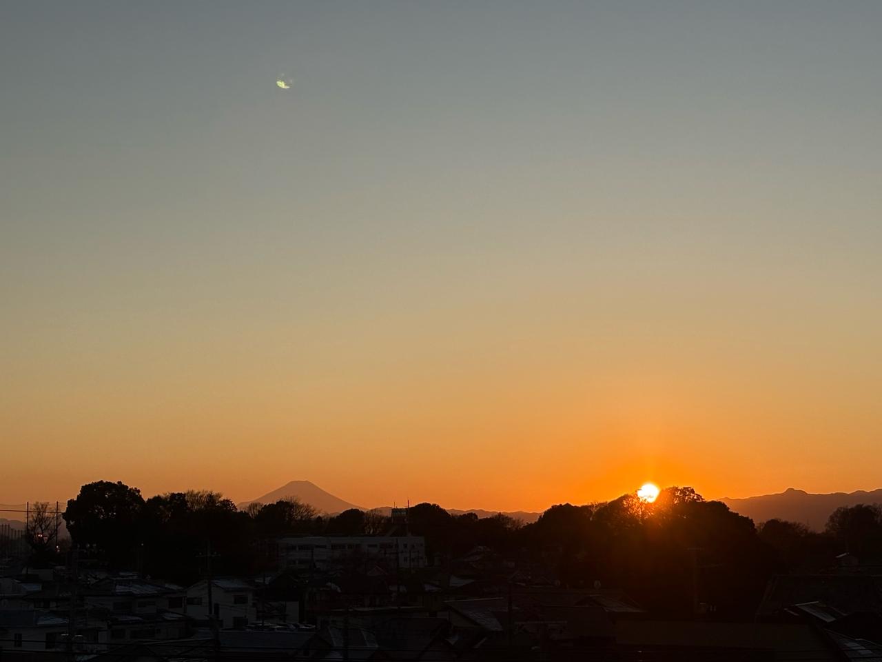 KORO様　木曜日夕方 正月休み最終日の夕焼け🌆 注目の空の写真 ウェザーニュース