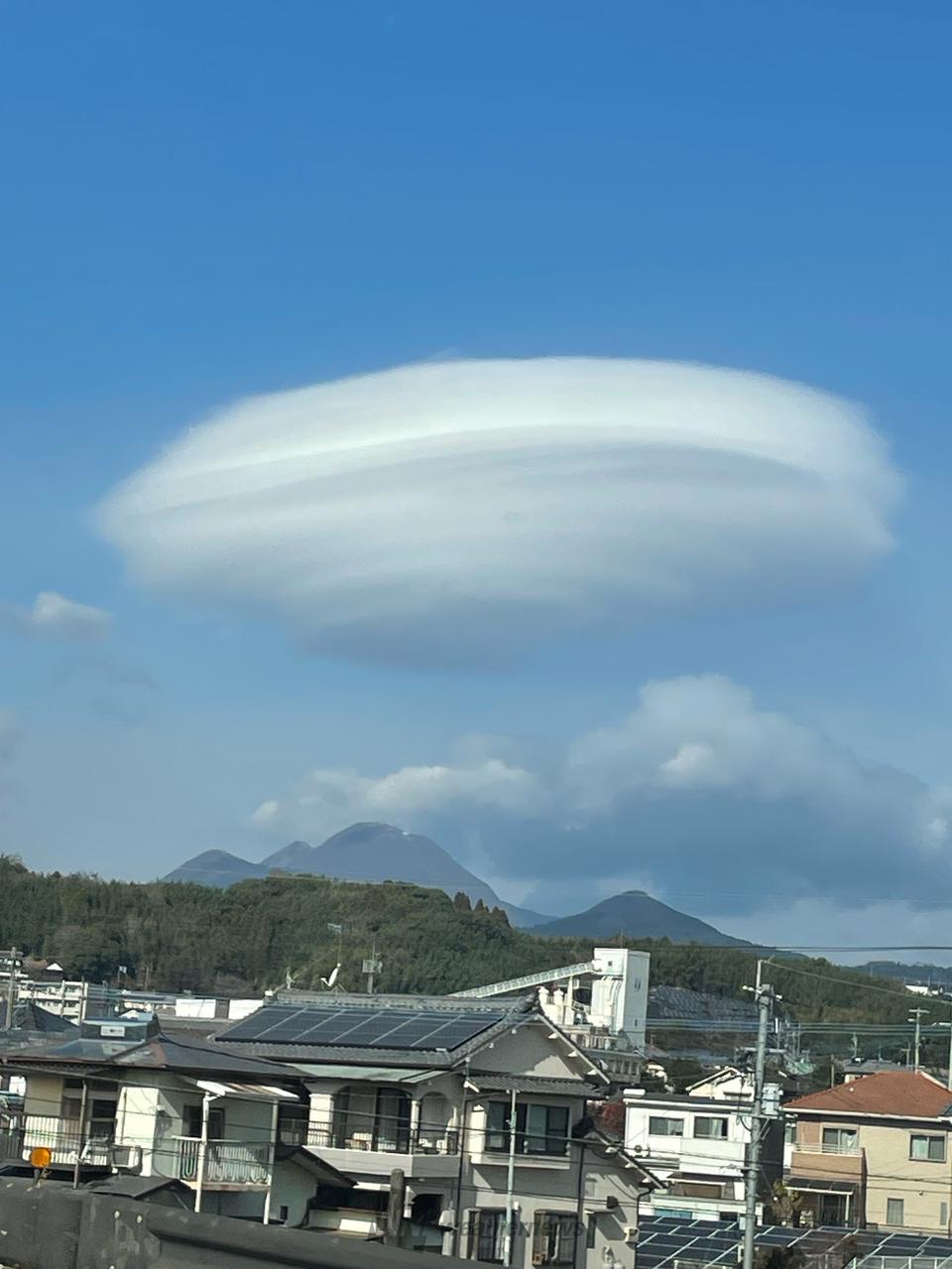 風が生み出す「レンズ雲」 注目の空の写真 ウェザーニュース