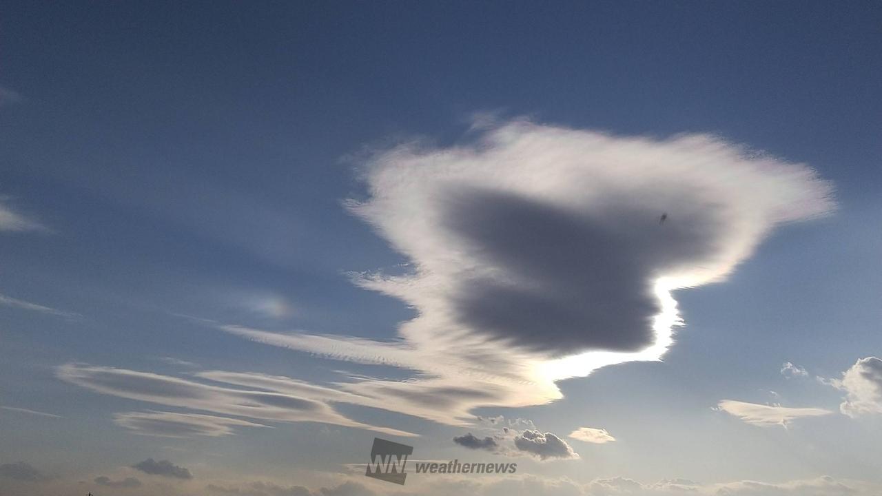 風が生み出す「レンズ雲」 注目の空の写真 ウェザーニュース