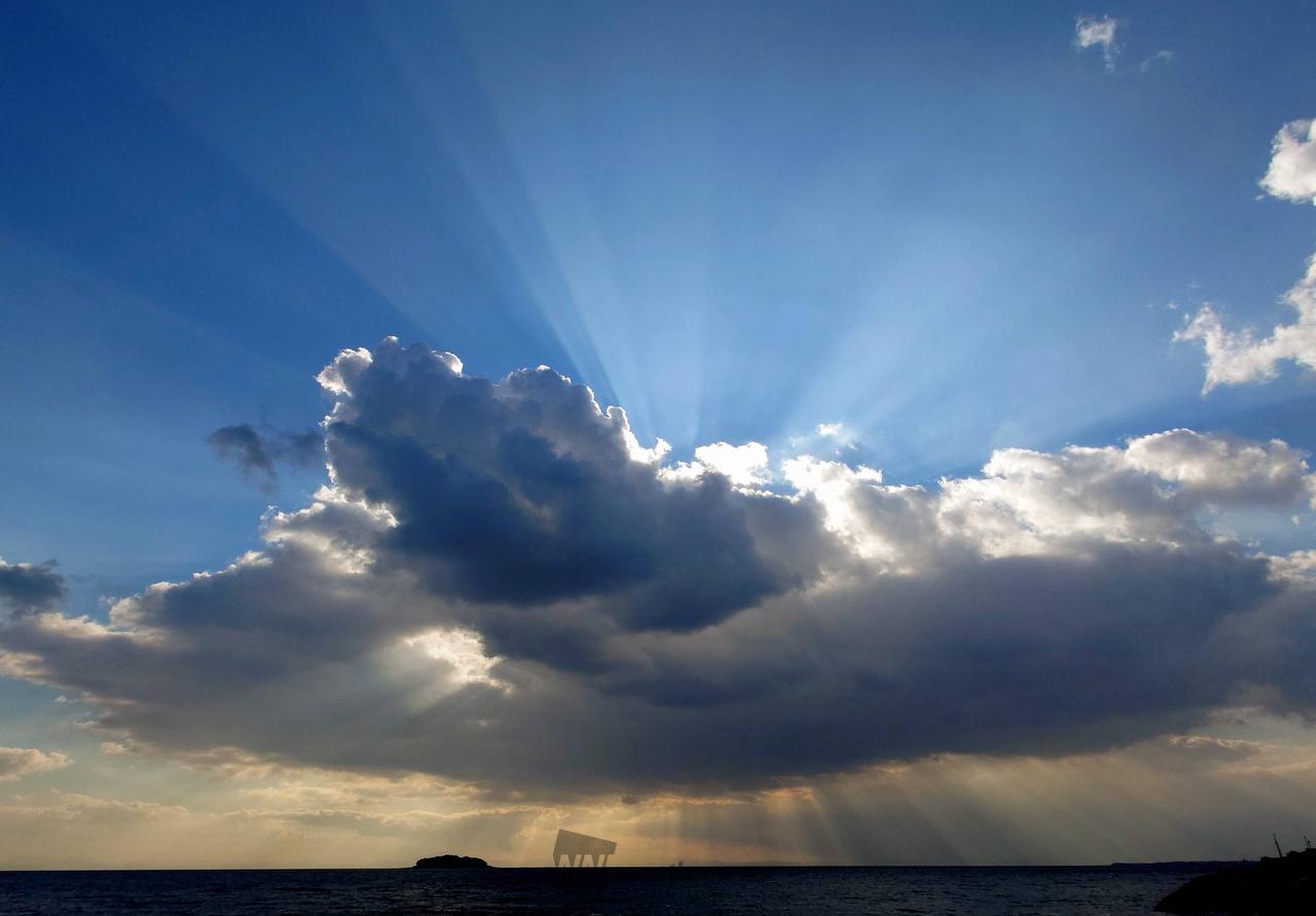 雲の向こうから光のビーム 注目の空の写真 ウェザーニュース